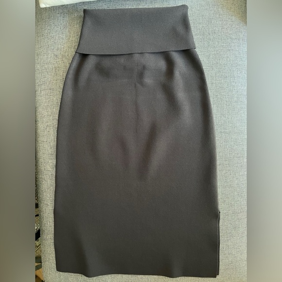 MMLAFLEUR The Harlem Skirt in Jardigan Knit, Charcoal size XS - Picture 2 of 3